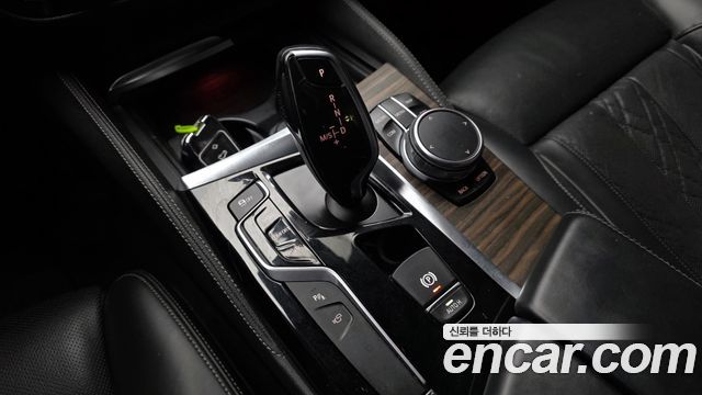 BMW 5-Series 2018 — photo 9