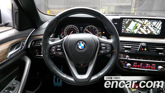BMW 5-Series 2018 — photo 13