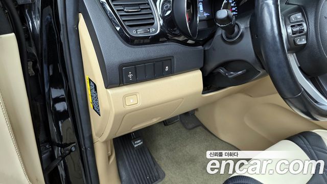 Kia Canival 2019 — photo 17
