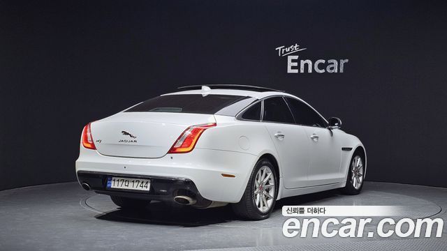 Jaguar XJ 2016 — photo 2