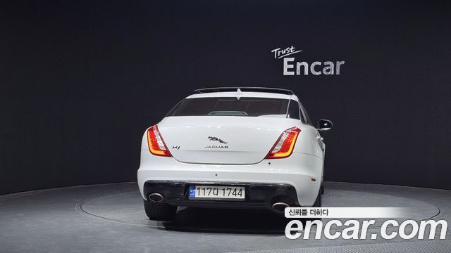 Jaguar XJ 2016 — photo 4