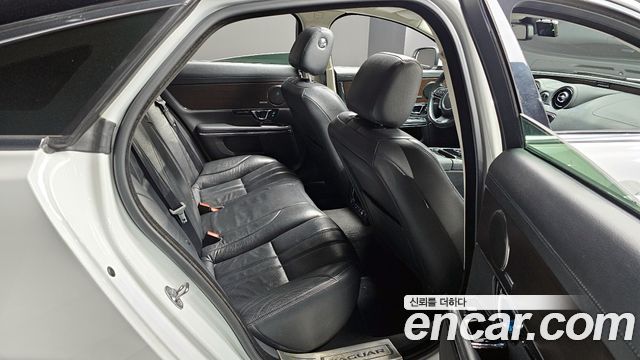 Jaguar XJ 2016 — photo 12