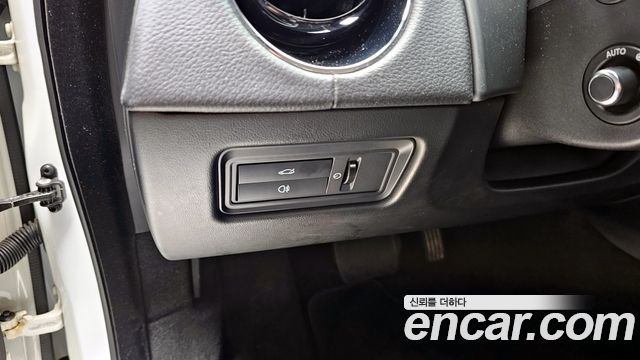 Jaguar XJ 2016 — photo 17