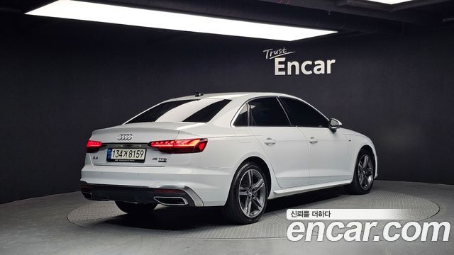 Audi A4 2021 — photo 2