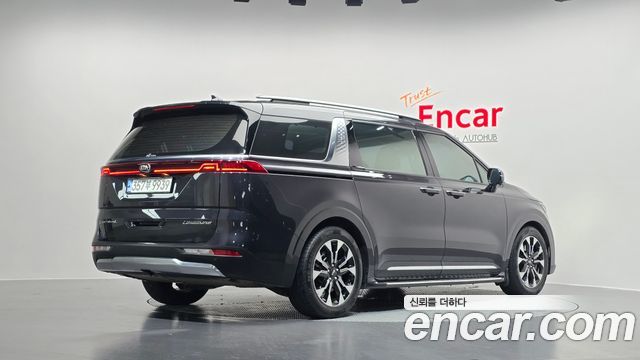 Kia Canival 2021 — photo 2