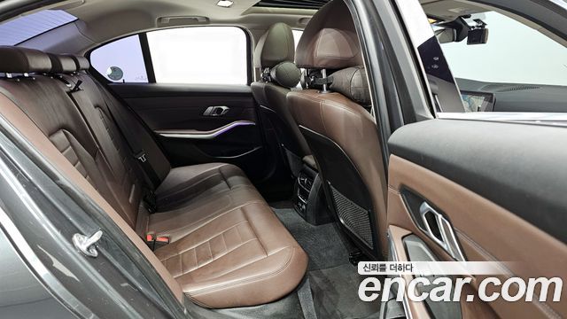 BMW 3-Series 2019 — photo 11