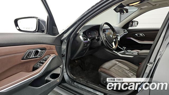 BMW 3-Series 2019 — photo 12