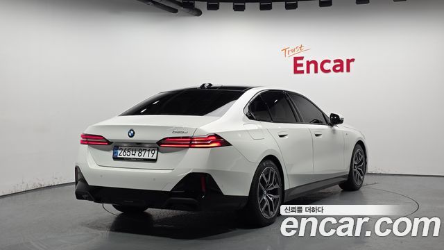 BMW 5-Series 2025 — photo 2