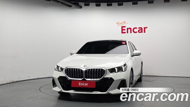BMW 5-Series 2025 — photo 3