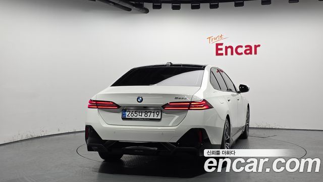 BMW 5-Series 2025 — photo 4