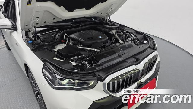 BMW 5-Series 2025 — photo 6