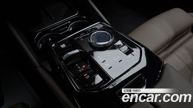 BMW 5-Series 2025 — photo 9