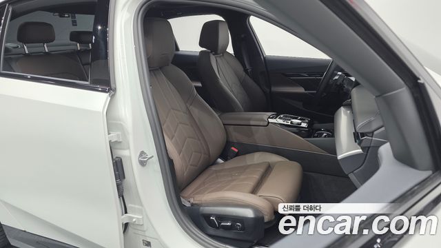 BMW 5-Series 2025 — photo 10