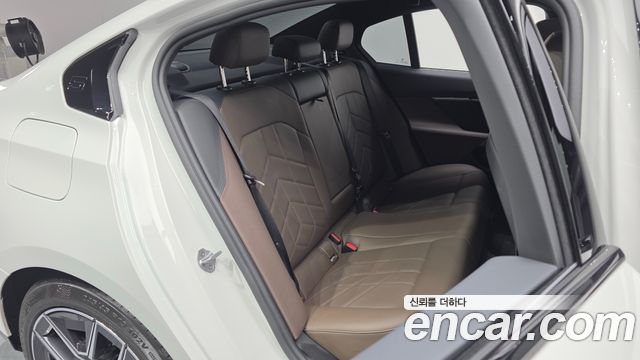 BMW 5-Series 2025 — photo 12