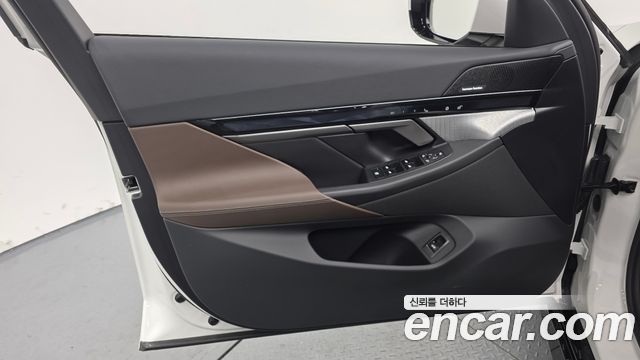 BMW 5-Series 2025 — photo 18