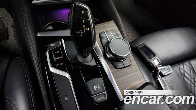 BMW 5-Series 2018 — photo 9