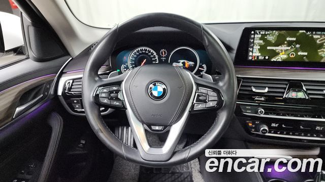 BMW 5-Series 2018 — photo 13