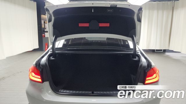 BMW 5-Series 2018 — photo 20