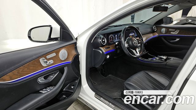 Mercedes-Benz E-Class 2019 — photo 10