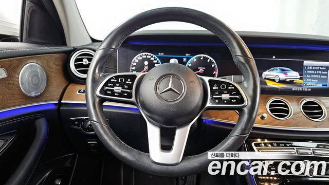 Mercedes-Benz E-Class 2019 — photo 13