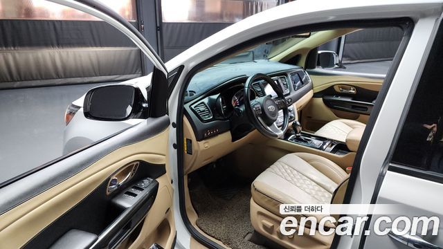 Kia Canival 2016 — photo 10
