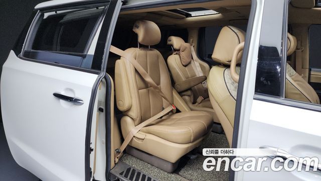 Kia Canival 2016 — photo 12