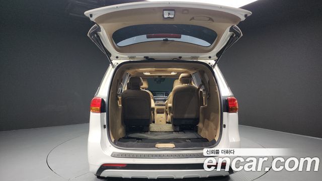 Kia Canival 2016 — photo 20
