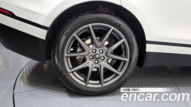 Land Rover Range Rover Velar 2022 — photo 5