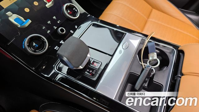 Land Rover Range Rover Velar 2022 — photo 9