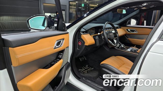 Land Rover Range Rover Velar 2022 — photo 11