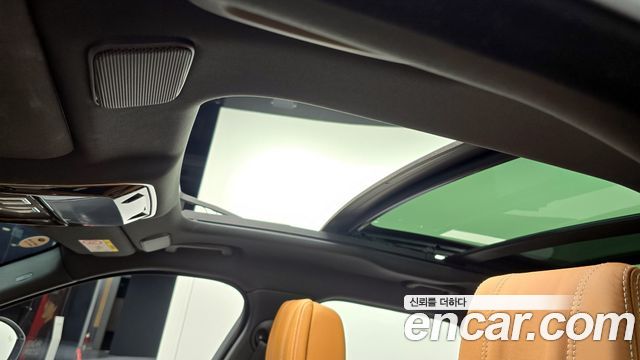 Land Rover Range Rover Velar 2022 — photo 17