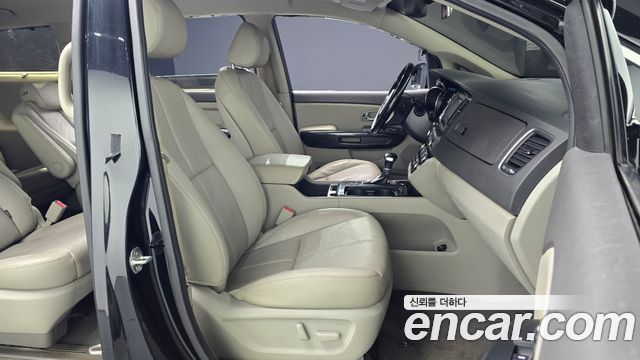 Kia Canival 2018 — photo 10