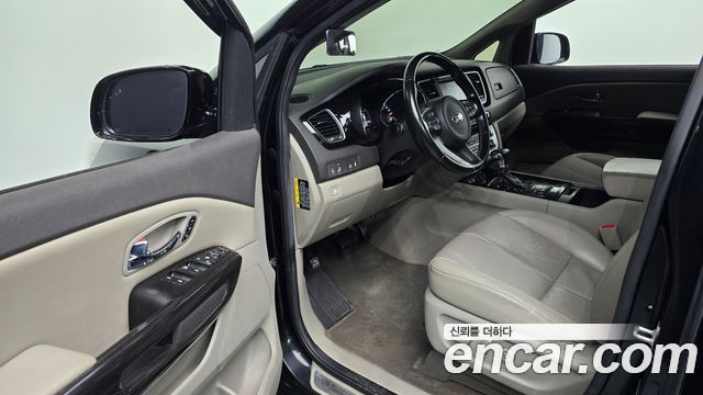Kia Canival 2018 — photo 11