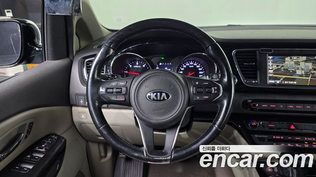 Kia Canival 2018 — photo 13