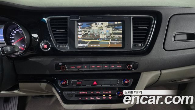 Kia Canival 2018 — photo 15