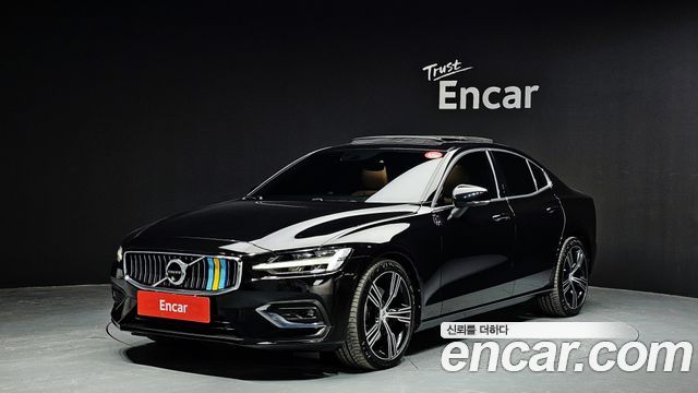 Volvo S60 2022 — photo 1