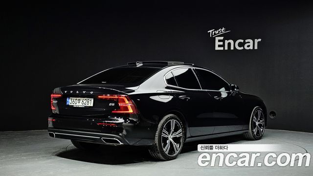 Volvo S60 2022 — photo 2