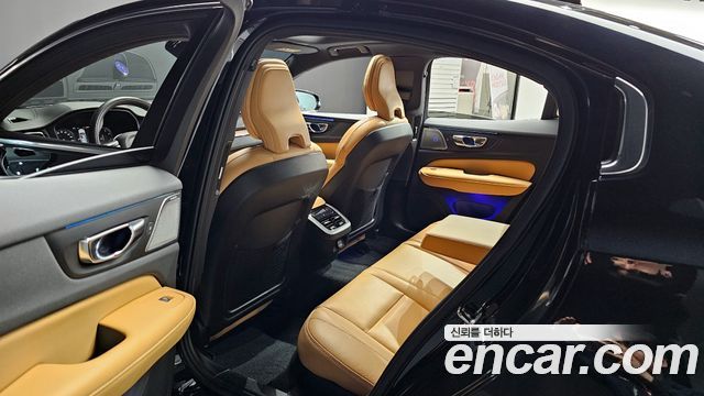 Volvo S60 2022 — photo 11