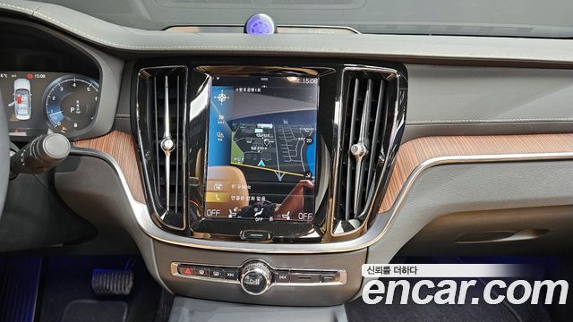 Volvo S60 2022 — photo 19