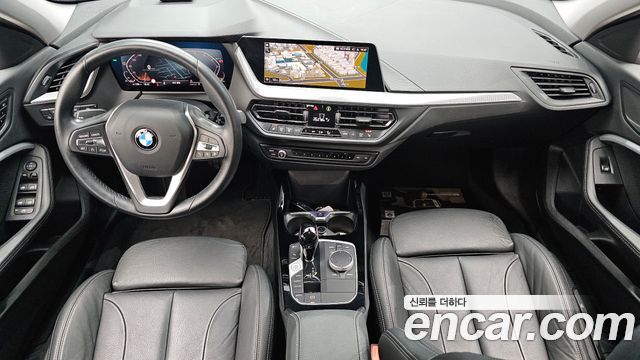 BMW 1-Series 2022 — photo 7