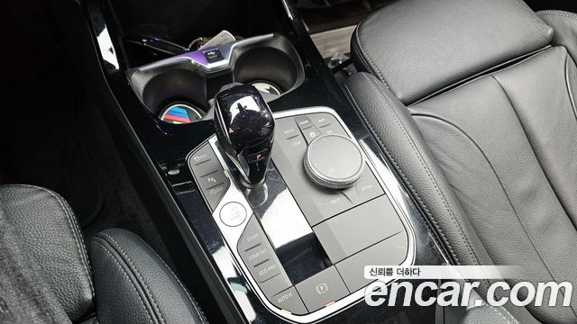 BMW 1-Series 2022 — photo 9