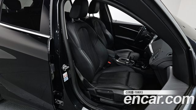 BMW 1-Series 2022 — photo 12