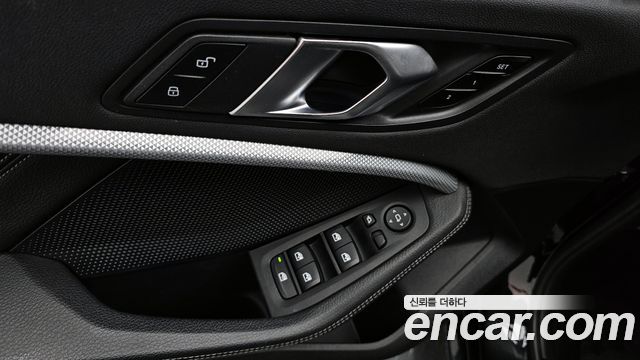 BMW 1-Series 2022 — photo 14