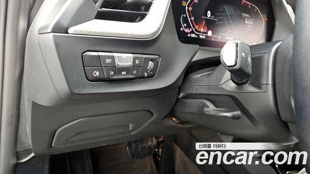BMW 1-Series 2022 — photo 15