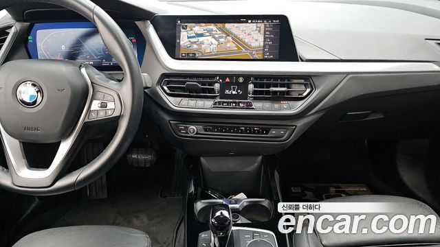 BMW 1-Series 2022 — photo 19
