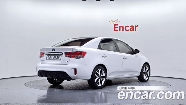 Kia Porte 2010 — photo 2