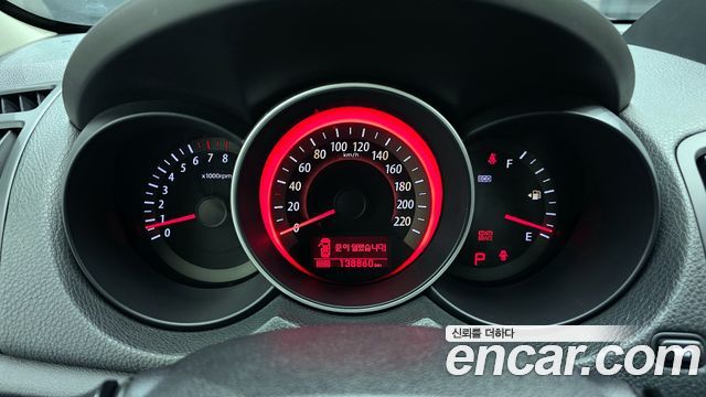 Kia Porte 2010 — photo 8
