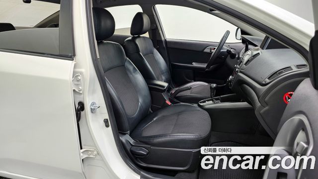 Kia Porte 2010 — photo 10