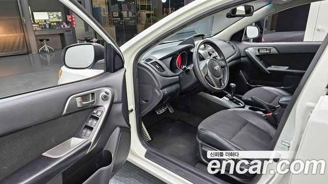 Kia Porte 2010 — photo 11