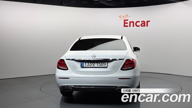 Mercedes-Benz E-Class 2019 — photo 4